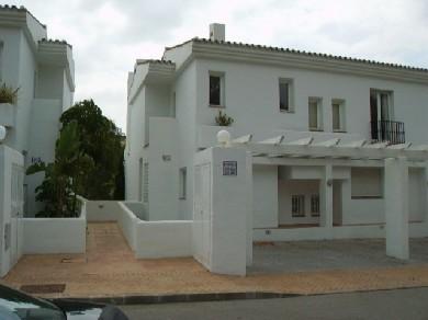 Apartamento con 3 dormitorios se vende en Benahavis, Costa del Sol