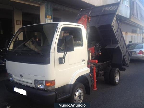 Nissan Cabstar pluma grua basculante volquete