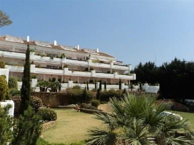 Apartamento con 2 dormitorios se vende en Marbella, Costa del Sol
