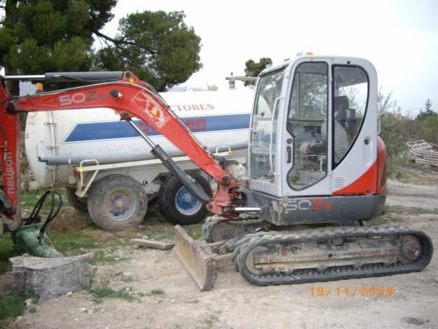 Vendo mini giratoria de oacion marca Neuson.