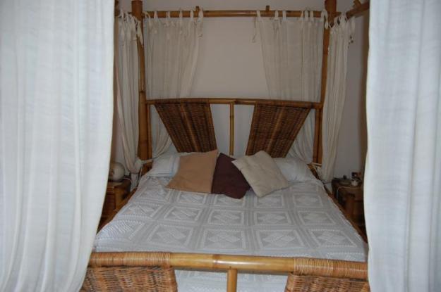 OPORTUNIDAD. Preciosa cama de Bambú con dosel