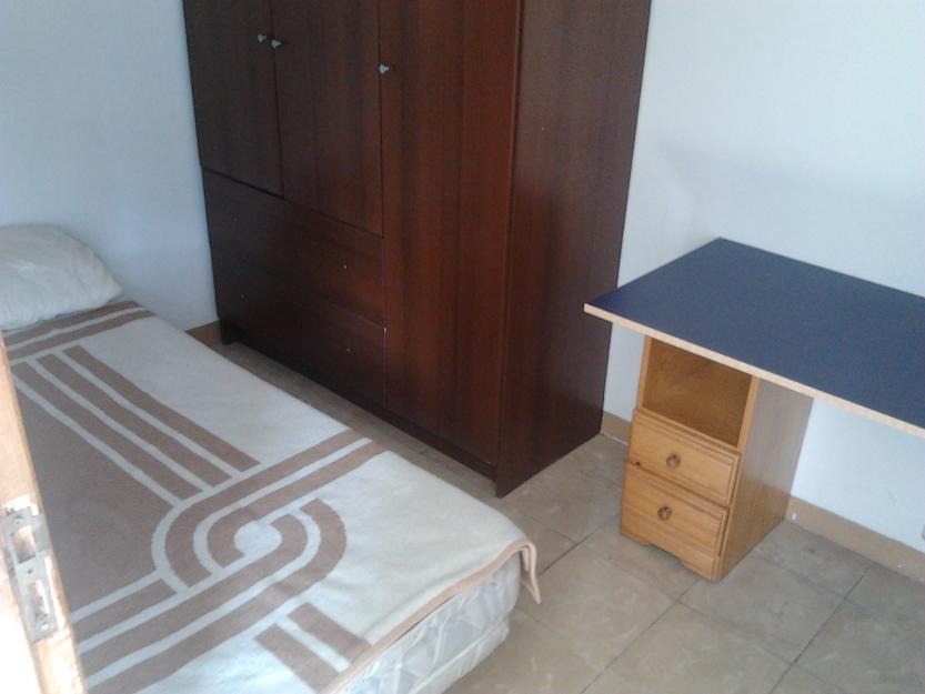 Habitación pequeña para mujer 100€