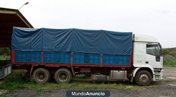 CAMION TRES EJES CON CAJA Y CUBA DE PIENSOS A GRANEL