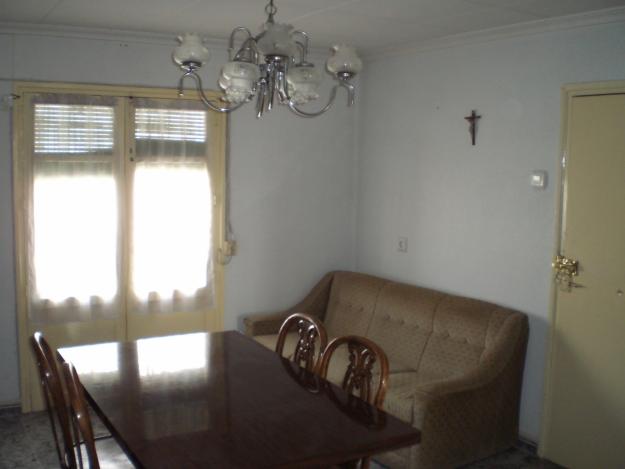 Se vende piso en Elda, 19.500 euros