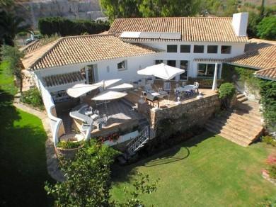 Chalet con 5 dormitorios se vende en Benalmadena Costa, Costa del Sol