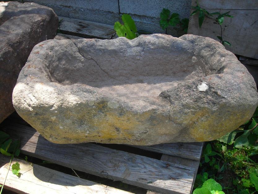 antiguas pias de piedra
