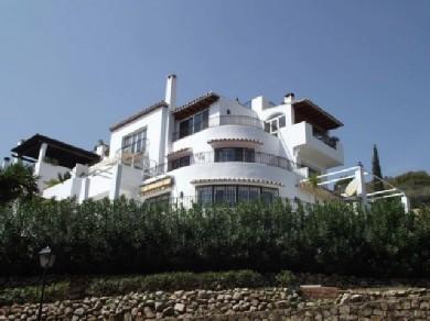 Apartamento con 3 dormitorios se vende en Marbella, Costa del Sol