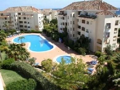 Apartamento con 3 dormitorios se vende en Marbella, Costa del Sol