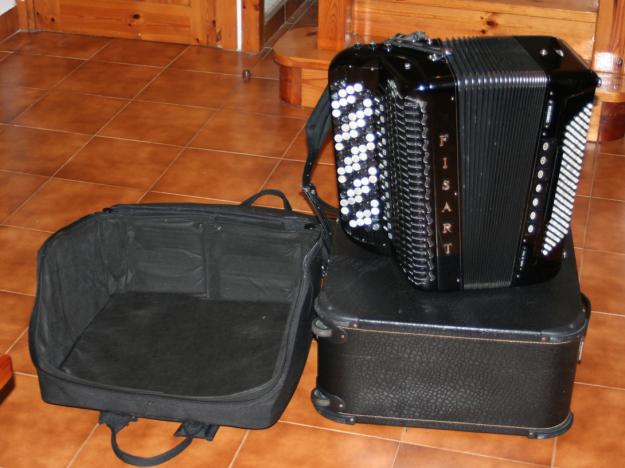 Vendo acordeon Fisart , basseti. 2200€