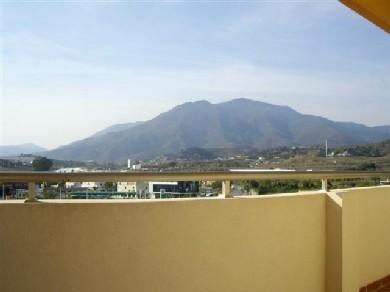 Apartamento con 2 dormitorios se vende en Estepona, Costa del Sol