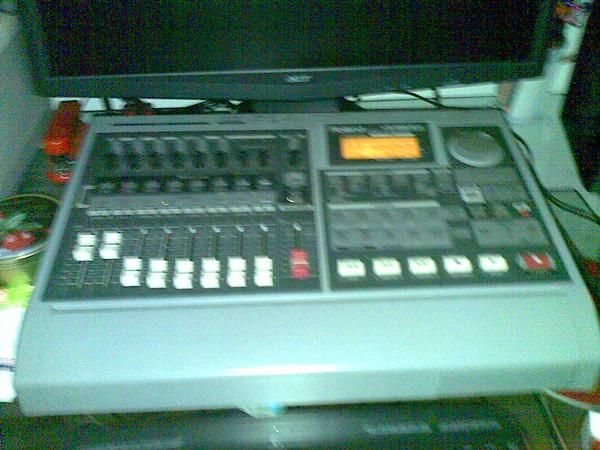 VENDO MULTIPISTAS DIGITAL CON DISCO DURO ROLAND VS-880 EX