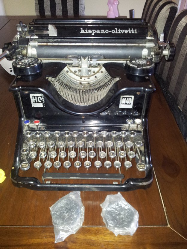 Maquina de escribir hispano olivetti M40