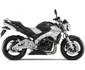 SUZUKI GSR 600