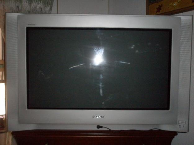 Se vende tv sony triniton color tv de 32 pulgadas