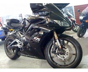 TRIUMPH DAYTONA 675