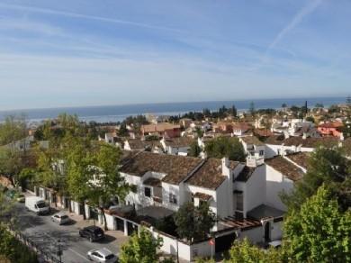Apartamento con 3 dormitorios se vende en Marbella, Costa del Sol