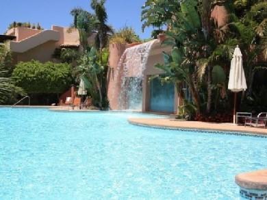 Apartamento con 3 dormitorios se vende en Marbella, Costa del Sol