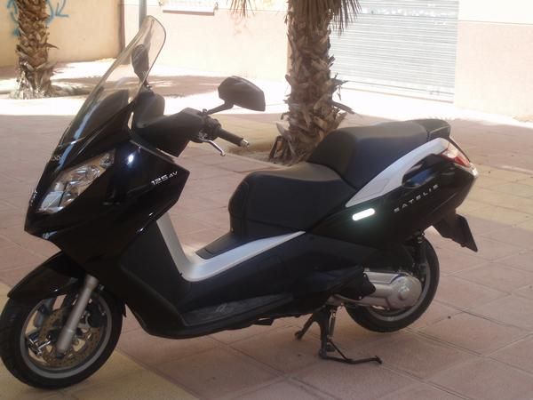 VENDO MOTO PEUGEOT SATELIS 125CC.4000KM. 1700