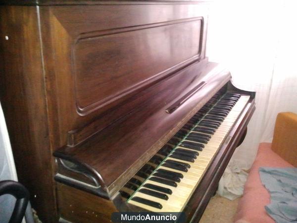 vendo piano antiguo marca gomez e hijo
