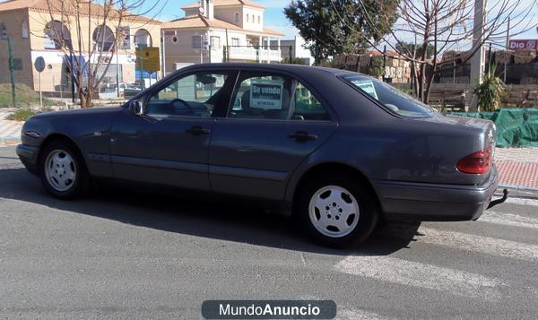 MERCEDES-BENZ  E-300 D  CLASSIC