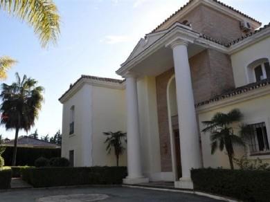 Chalet con 5 dormitorios se vende en Marbella, Costa del Sol