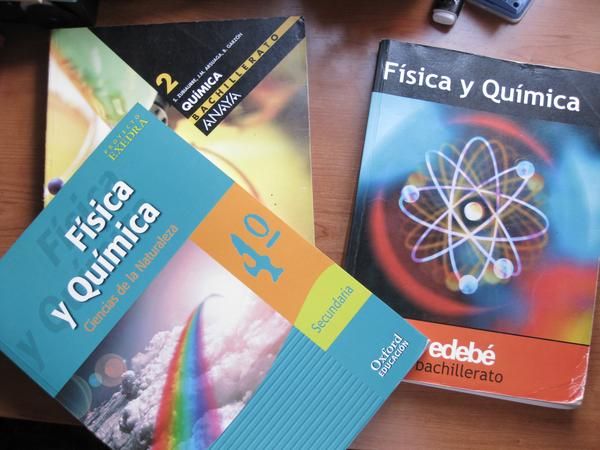 Vendo libro de física y química de 1º y 2º de bachillerato y  4ºESO