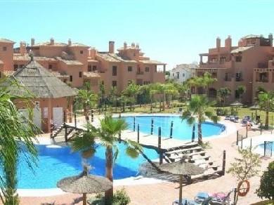 Apartamento con 4 dormitorios se vende en Estepona, Costa del Sol