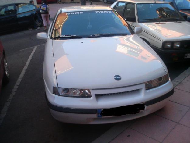 opel calibra con golpe lateral para piezas u para arreglarlo