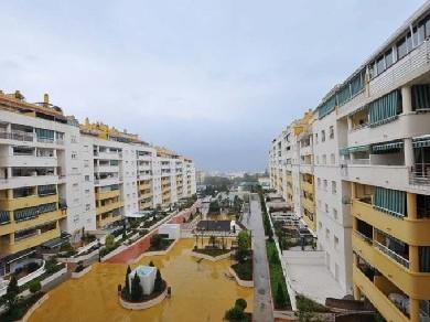 Apartamento con 2 dormitorios se vende en Marbella, Costa del Sol