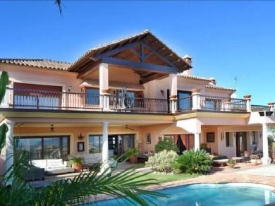 Chalet con 6 dormitorios se vende en Benahavis, Costa del Sol