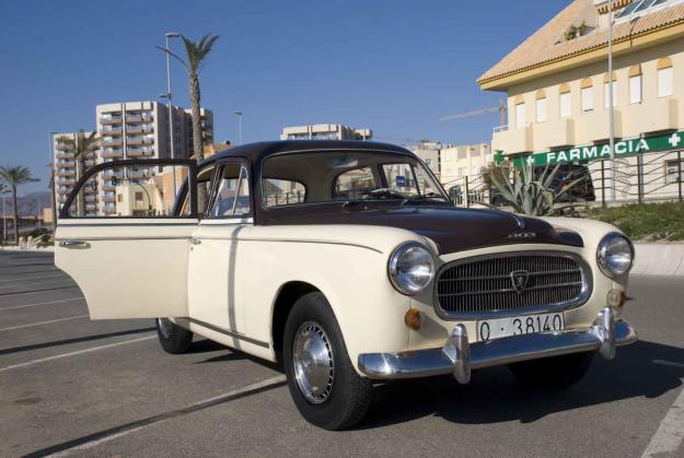 Alquilo coche clásico con conductor para eventos y bodas