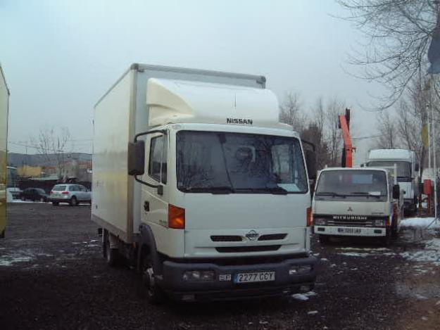 Nissan Atleon 120 Furgon carrozado par muebles