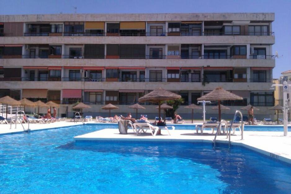 Torremolinos La Nogalera piscina aire acondicionado