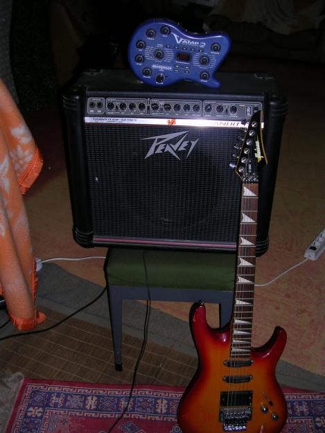 VENDO AMPLIFICADOR, GUITARRA ELECTRICA Y V-AMP 2