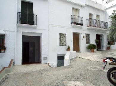 Adosado con 4 dormitorios se vende en Frigiliana, Axarquia