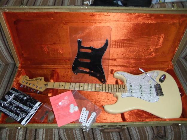 FENDER YNGWIE MALMSTEEN USA WITH TREMOLO