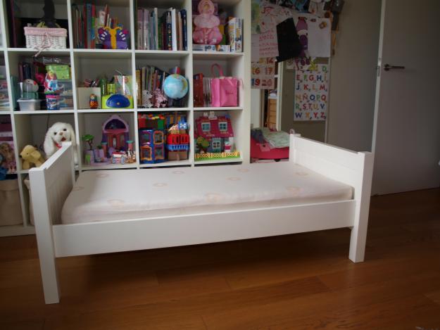 Cama niño 70 x 140 de Amelia Aran y 4 juegos de sabanas