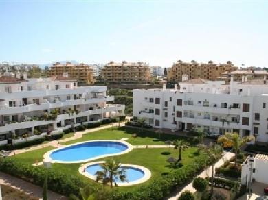 Apartamento con 2 dormitorios se vende en Estepona, Costa del Sol