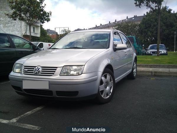 volkswagen bora 2.3 v5 highline - 2700€