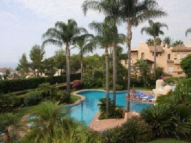Apartamento con 2 dormitorios se vende en Marbella, Costa del Sol