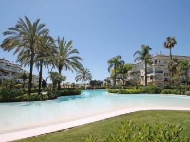 Apartamento con 3 dormitorios se vende en Marbella, Costa del Sol