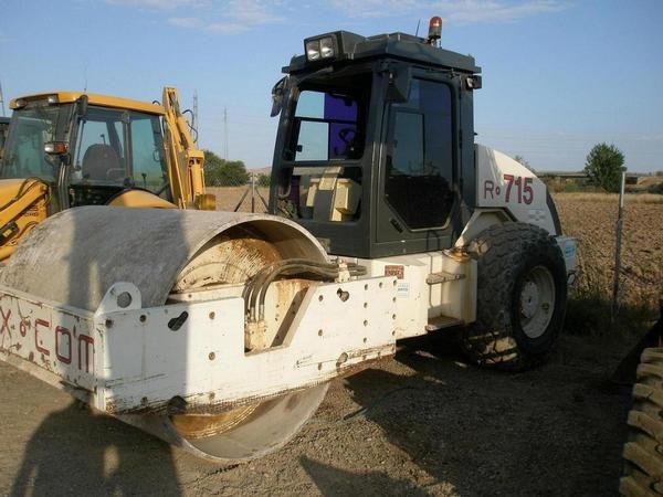 VENDO COMPACTADOR VIBRANTE MONOCILINDRICO MAX-COM R715. RODILLO-RULO EUROPACTOR AÑO 2006 (UNICO PROPIETARIO), 17 TM.