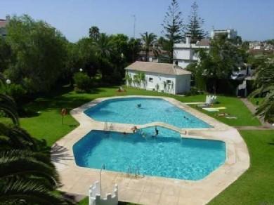 Apartamento con 4 dormitorios se vende en Estepona, Costa del Sol