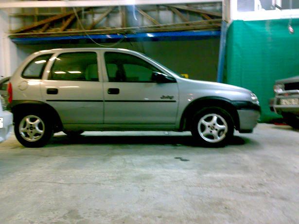 opel corsa 1.7 diesel 5 puertas año 96 €980 con itv recien pasada chocado  porton tracero