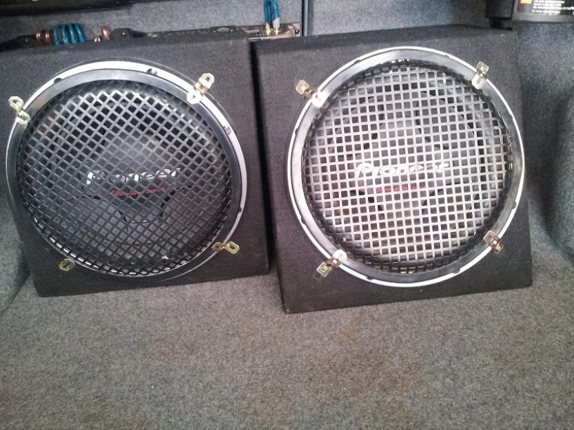 2 subwoofers de 1200w y amplificador de 800w