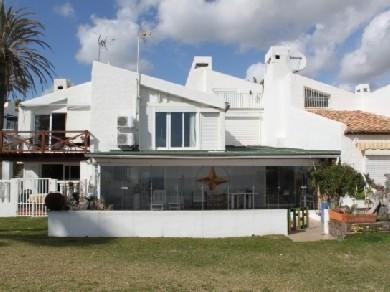 Adosado con 2 dormitorios se vende en Estepona, Costa del Sol