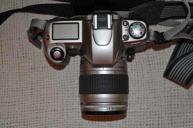 Cámara reflex Nikon F65 + objetivo Nikon AF 35-80mm