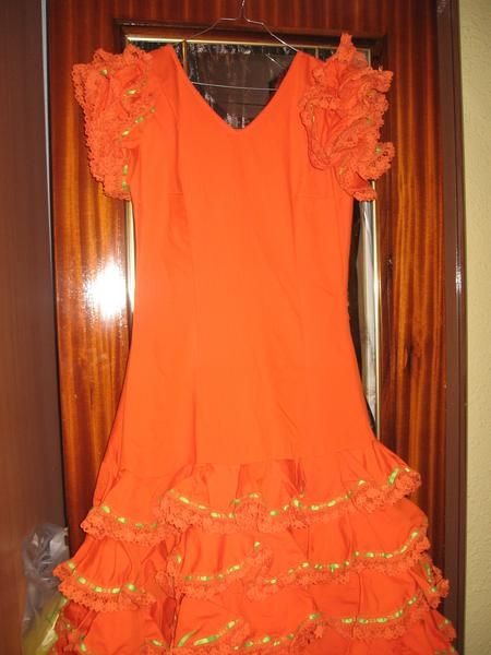 Vestido sevillana y zapatos