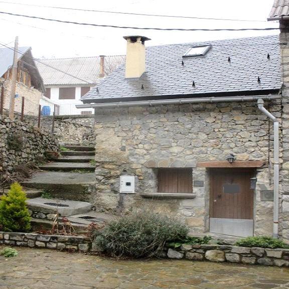 Casa de piedra en alta montaña zona bielsa