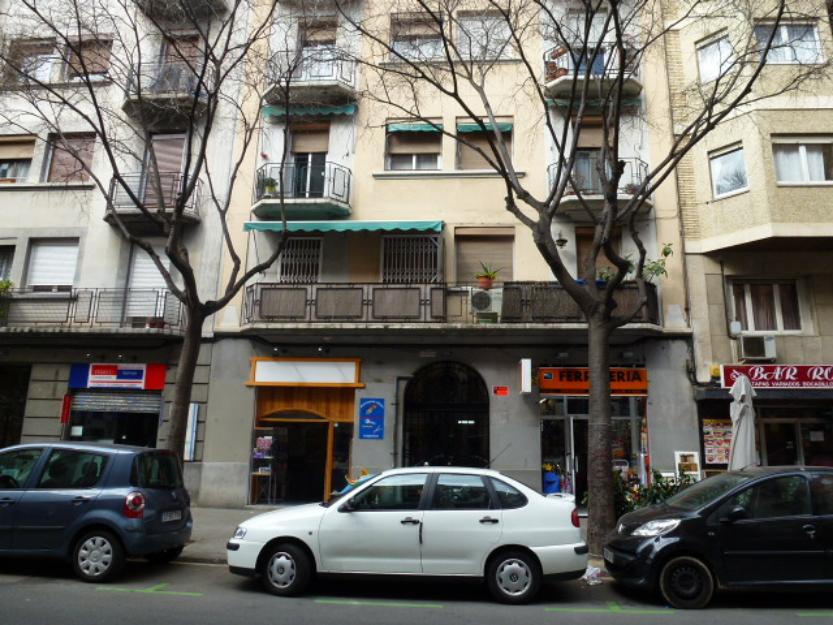 Piso con terraza en zona sagrada familia